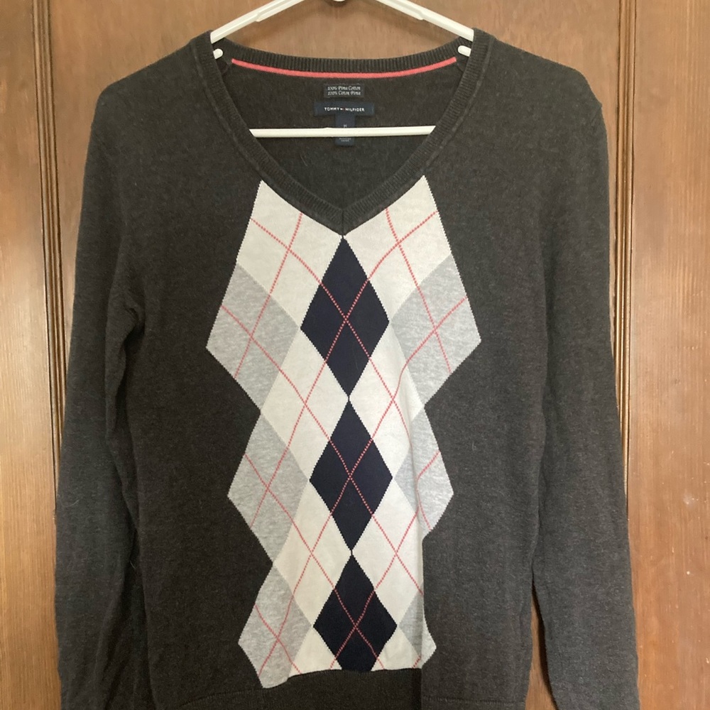 Cute sweater with checkered like pattern